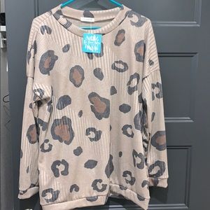 Sz medium leopard print top NWT